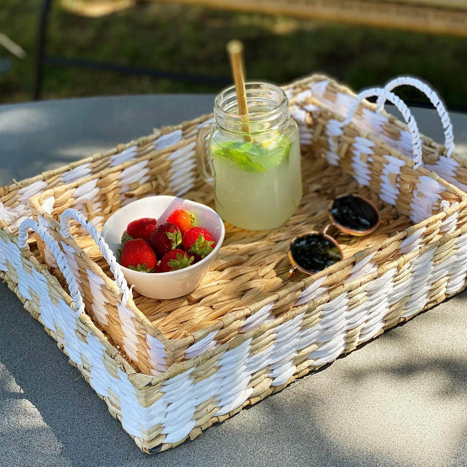 Plateau Avec Poignées Paille Tressée (lot De 2) 2 Plateau Avec Poignées Paille Tressée (lot De 2) – Image 2